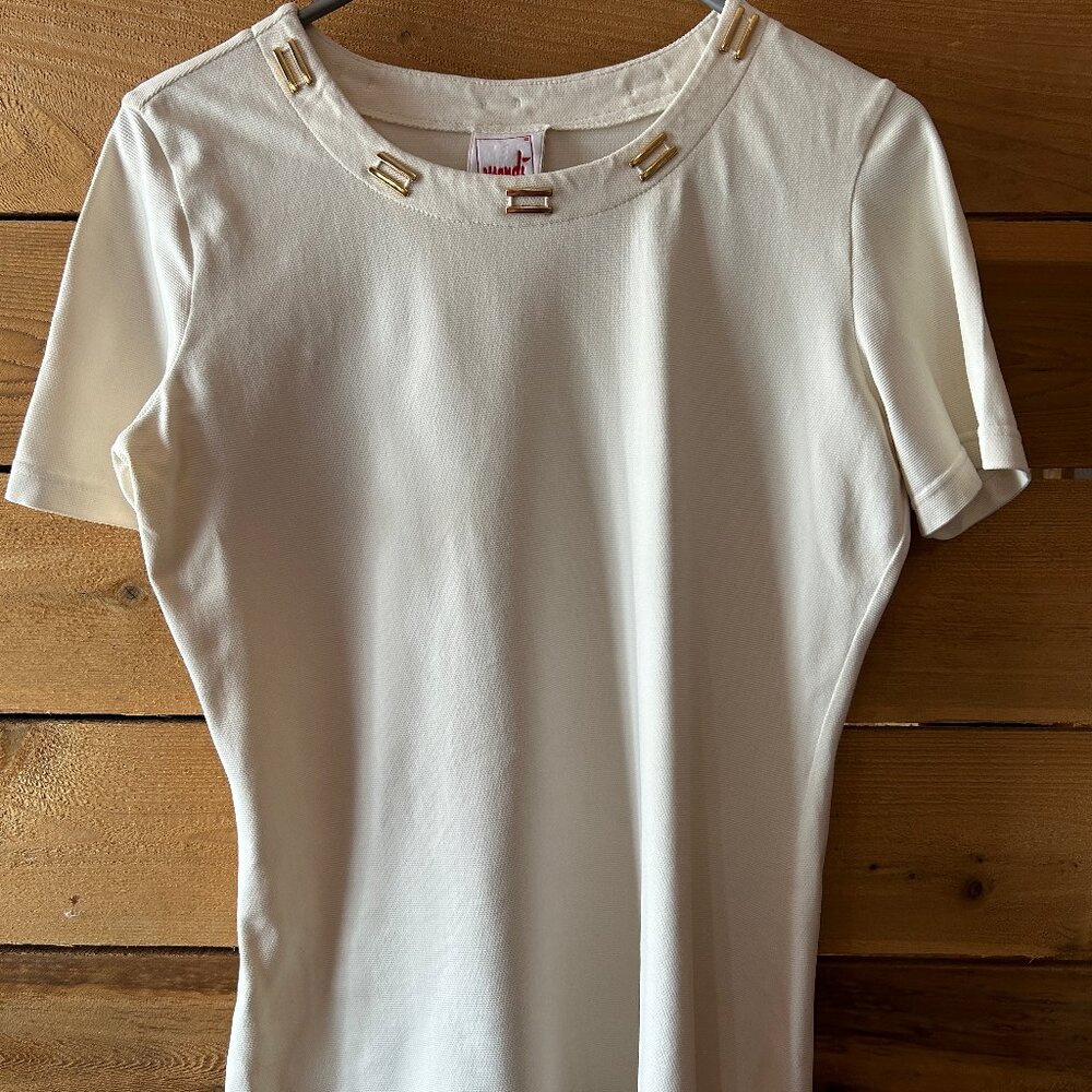 Vintage MONDI Designer 1980’s Cream Form-Fitting Stretchy Tee with Gold Bars